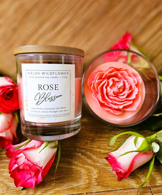 The Difference Between Fragrance Oils and Essential Oils in Candles: Why Essential Oils Are the Better Choice